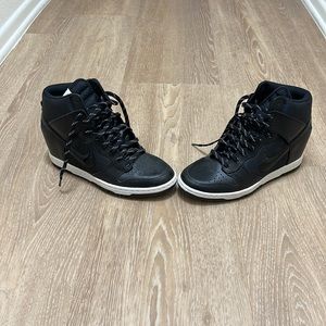 Nike Dunk Sky Hi Essential Women's Shoe SZ 7.5 Essentially NEW